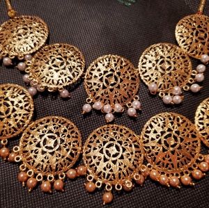 Jewelry-Set of 2 necklaces-Gold tone with pearls